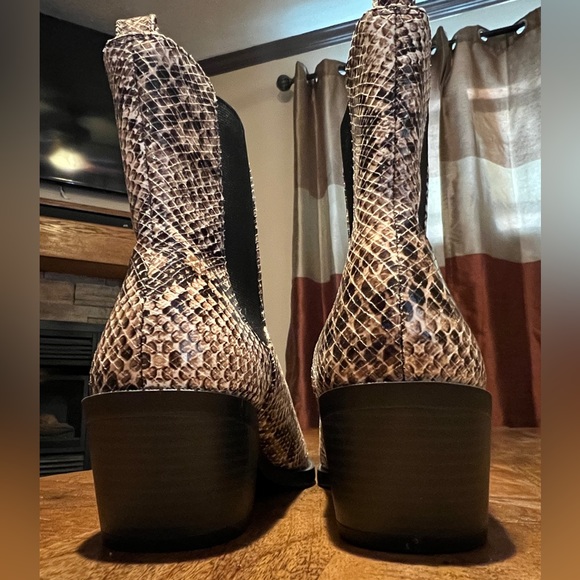 NWOT Monki Women’s faux snakeskin ankle boots 7.5 - Picture 5 of 16